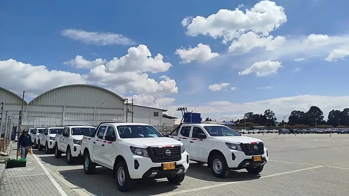 Flota automotriz corporativa de camionetas 4x4 Nissan en Colombia
