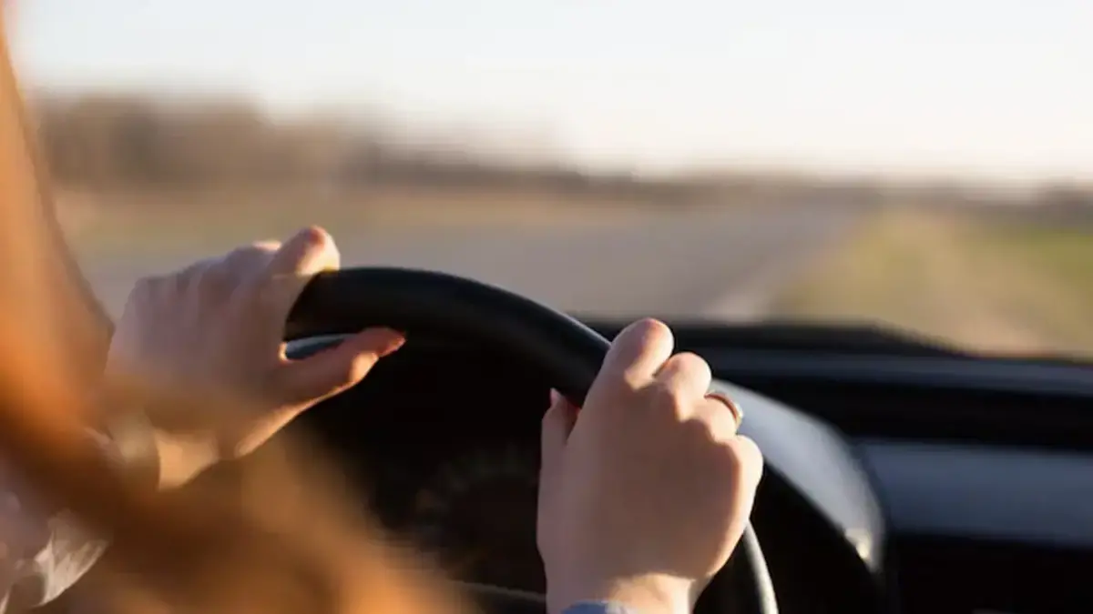 Conducción en carretera con una experiencia de manejo tranquila y sin estrés