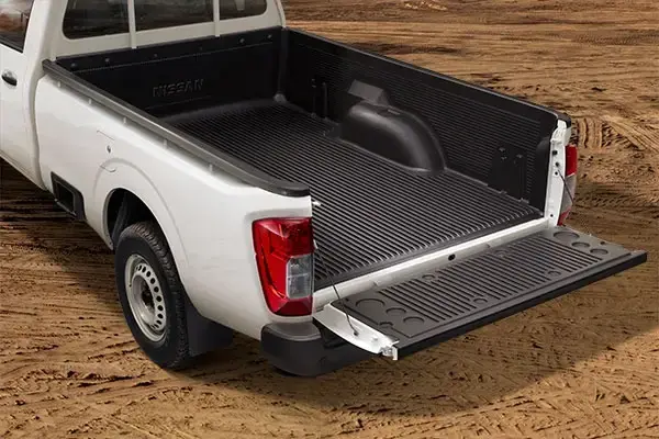 Vista de la caja de carga de Nissan NP300, con espacio y resistencia para llevarlo todo