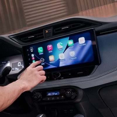 Pantalla táctil de 12.3 pulgadas del carro Nissan Versa con sistema multimedia