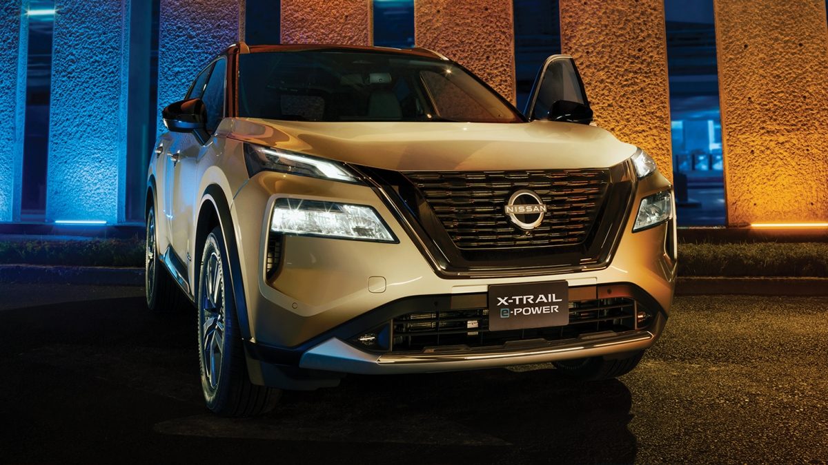 Frente rediseñado parilla en V de camioneta híbrida Nissan Xtrail ePower