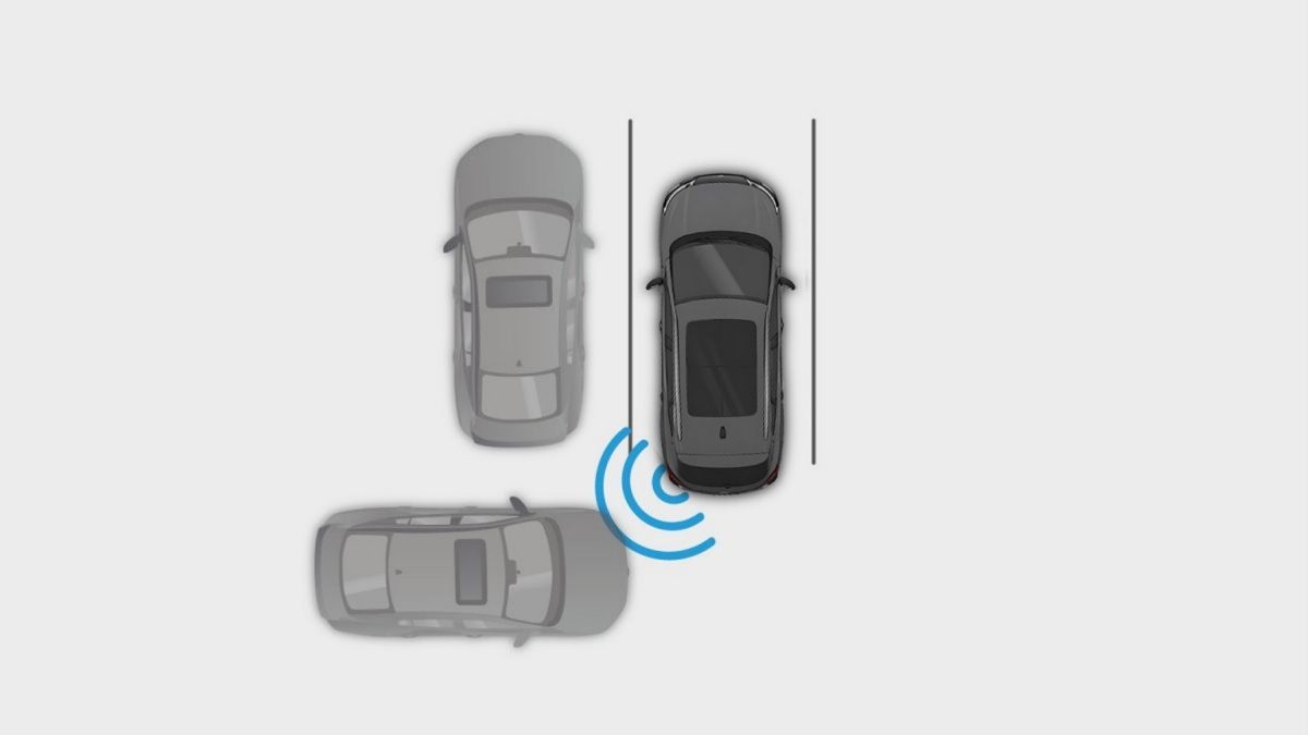 Nissan X-Trail e-POWER con e-4ORCE 2027 mostrando como funciona la tecnología alerta de tráfico cruzado