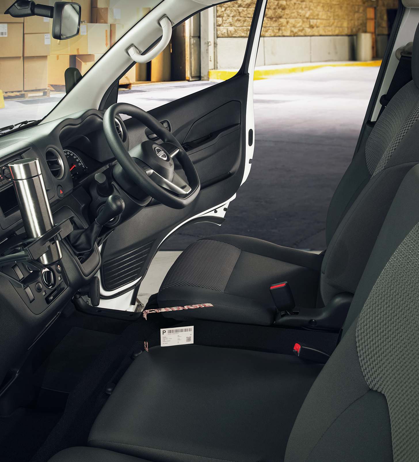 Diseño Interior de Nissan Urvan 2025 para tu negocio