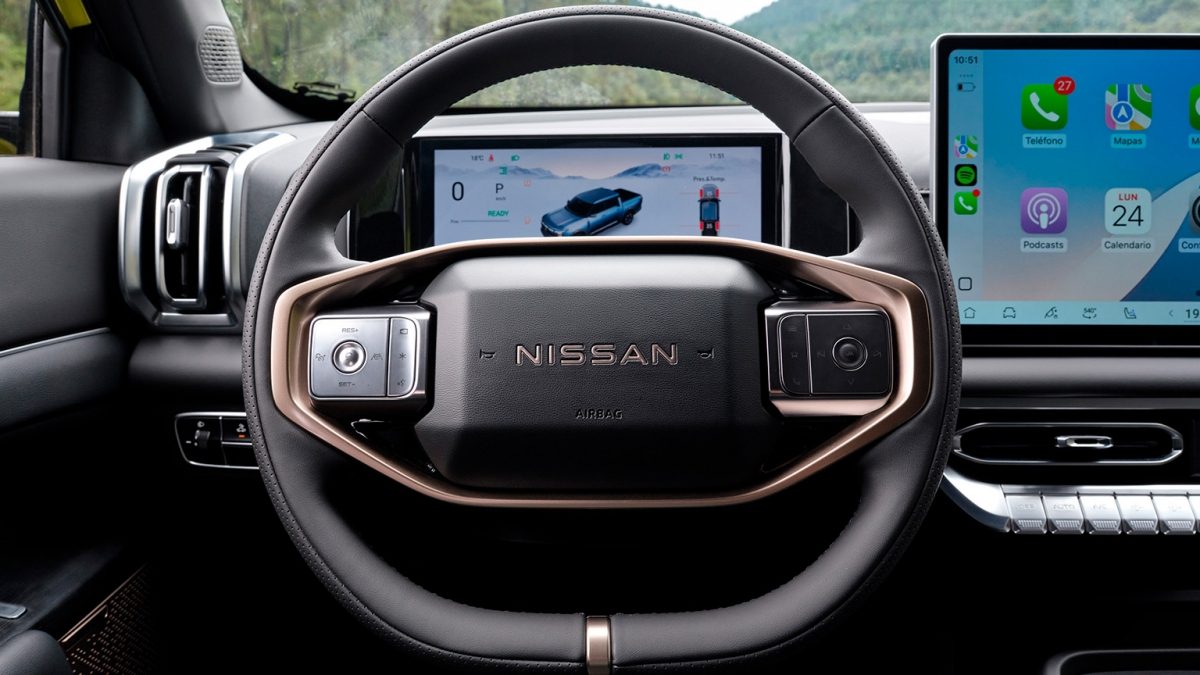 Nissan Frontier PRO PHEV con volante multifuncional