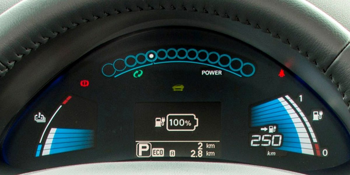 Nissan LEAF - Gros plan des jauges et indicateurs