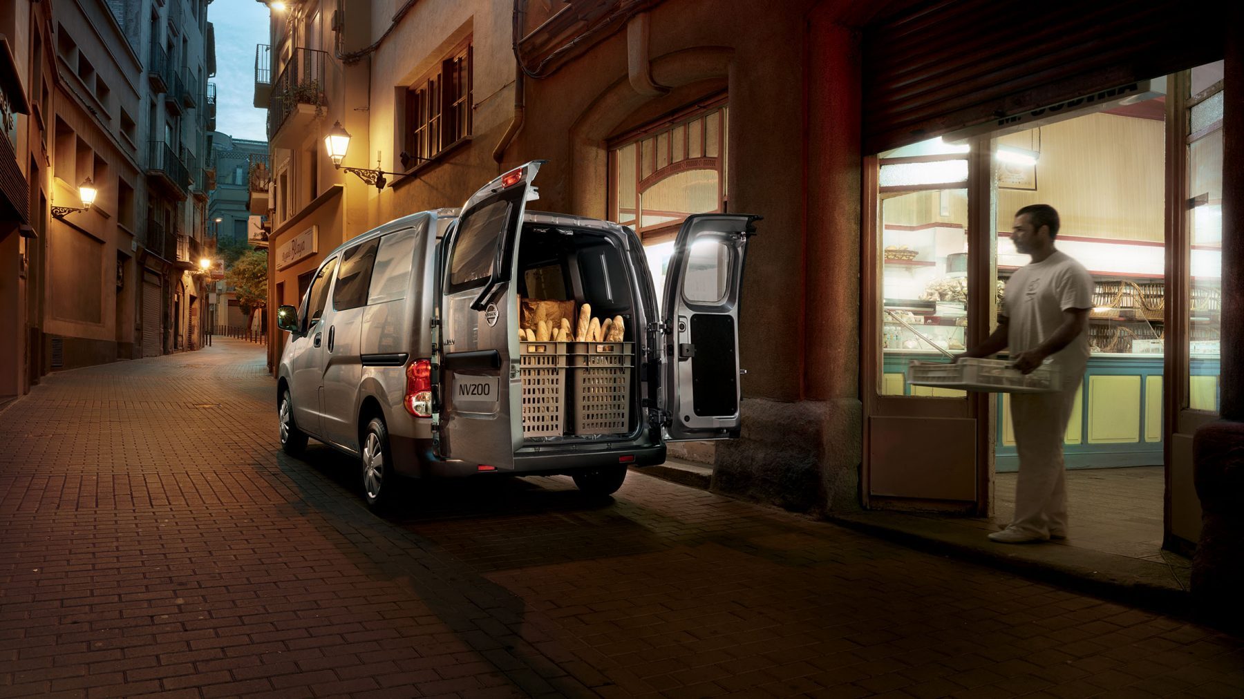 Van | Nissan NV200 | Commercial vehicle in use