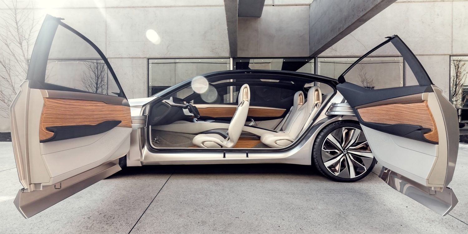 Nissan Vmotion 2.0 Concept profile with doors open