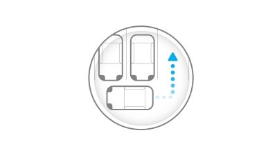 Ny Nissan LEAF interiør, der viser en person, der kører og bruger Around View Monitor