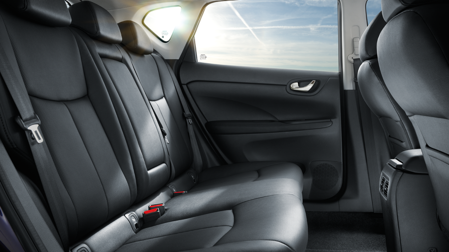 Nissan PULSAR - Achteraanzicht interieur