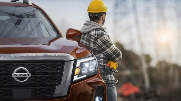 2021 Nissan Frontier showing headlights for high beam assist