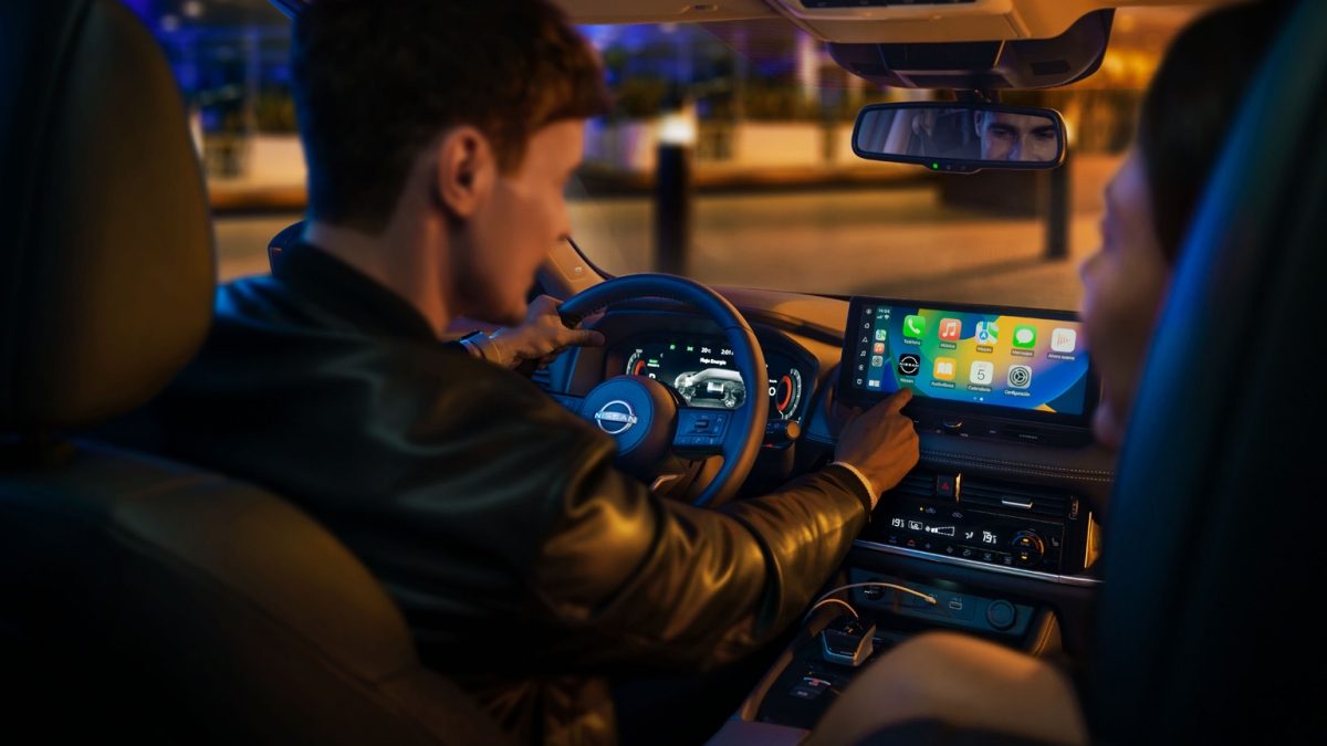 Sistema de audio + NAVI+ BOSE + CarPlay™ y Android Auto™ + radio AM/FM, USB* + (tipo A* 1 y C* 1) pantalla de 12.3”