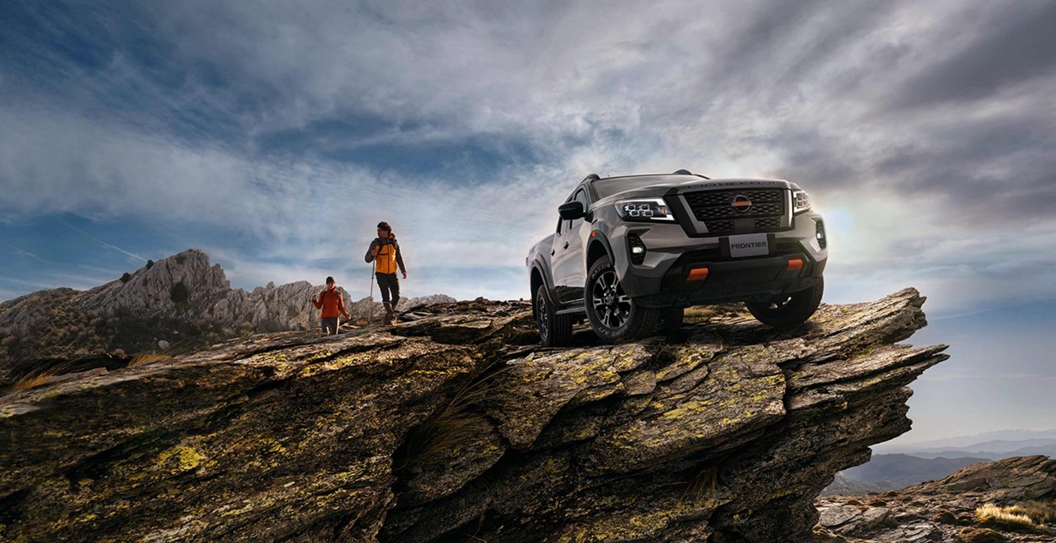 22021 Nissan Frontier PRO-4X seen off-road on sand