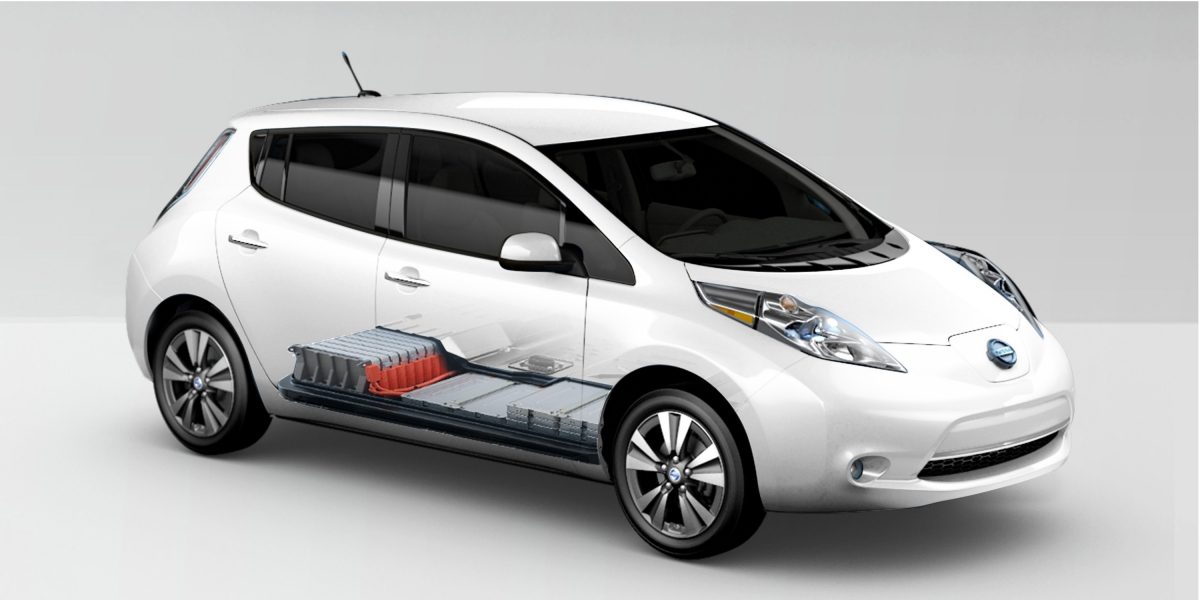 https://www.nissan-cdn.net/content/dam/Nissan/nissan_europe/vehicles/leaf/product_code/product_version/performance_and_battery/leaf-performance-low-centre-of-gravity.jpg.ximg.l_12_m.smart.jpg