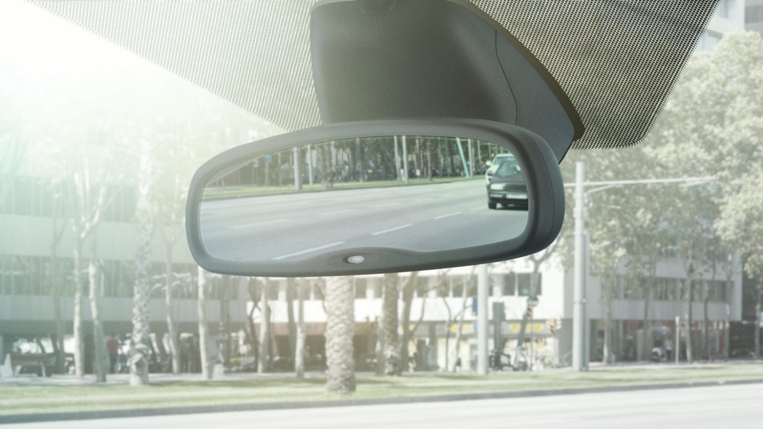 Features Nissan PULSAR Hatchback Family Car Nissan