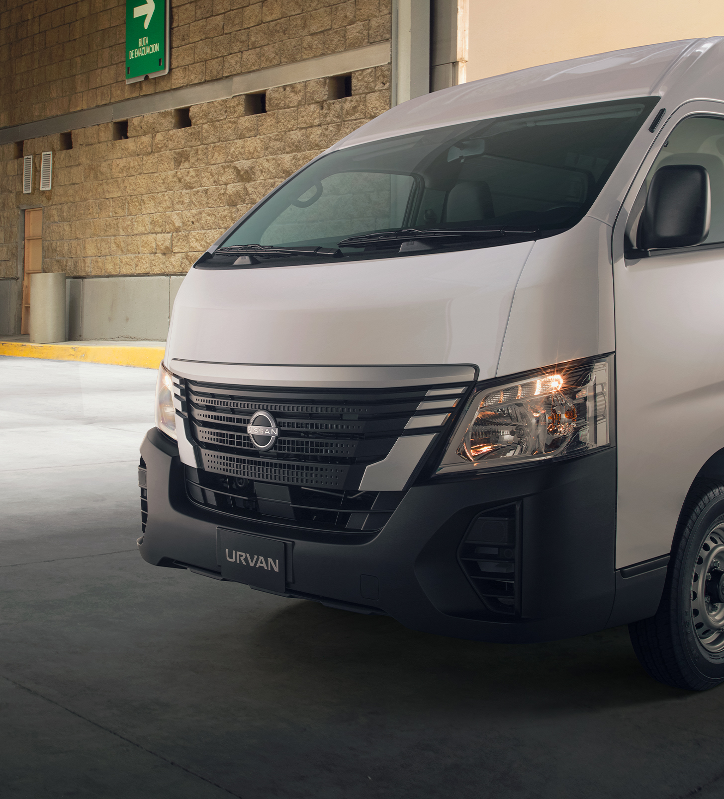 Diseño Interior de Nissan Urvan 2025 para pasajeros 