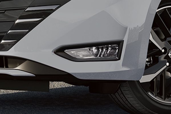 Nissan versa 2023 faros de niebla con luz LED