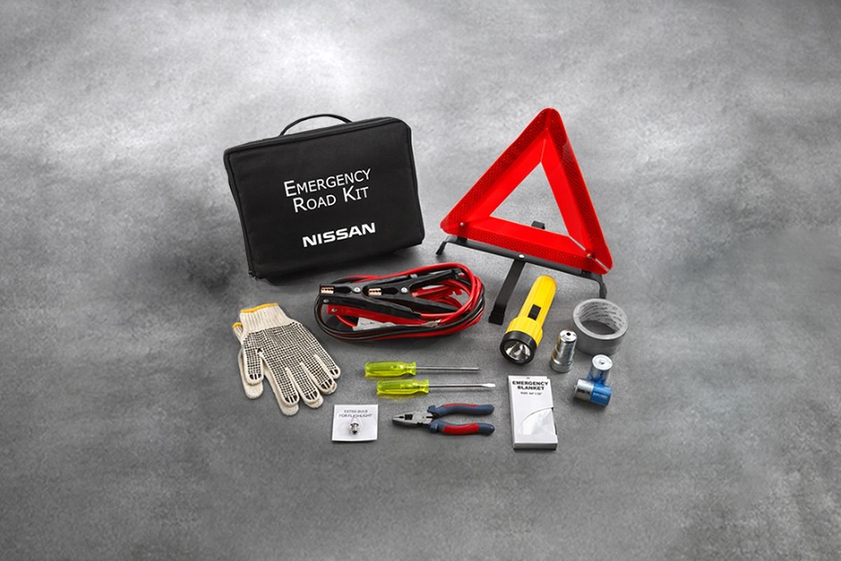 Nissan Versa 2023 kit de emergencia