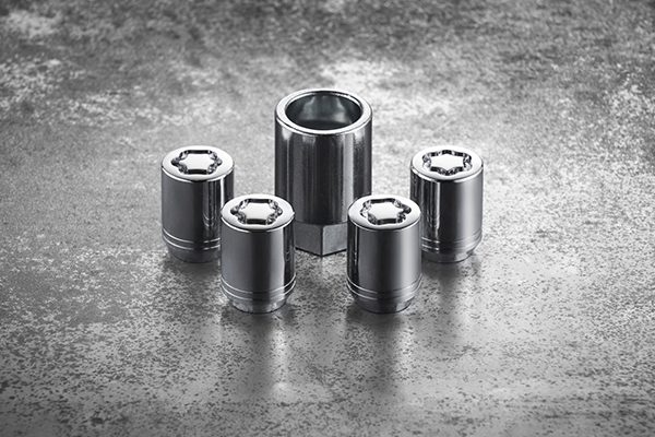 Nissan Versa 2023 tuercas de seguridad