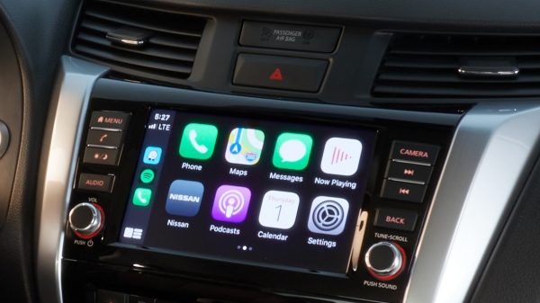 Con Apple Carplay escucha tu playlist favorita a bordo de tu Nissan Frontier 2024