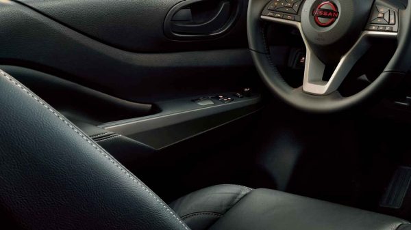 Con el sistema de audio de Nissan Frontier PRO-4X 2024 ponle música para tu camino