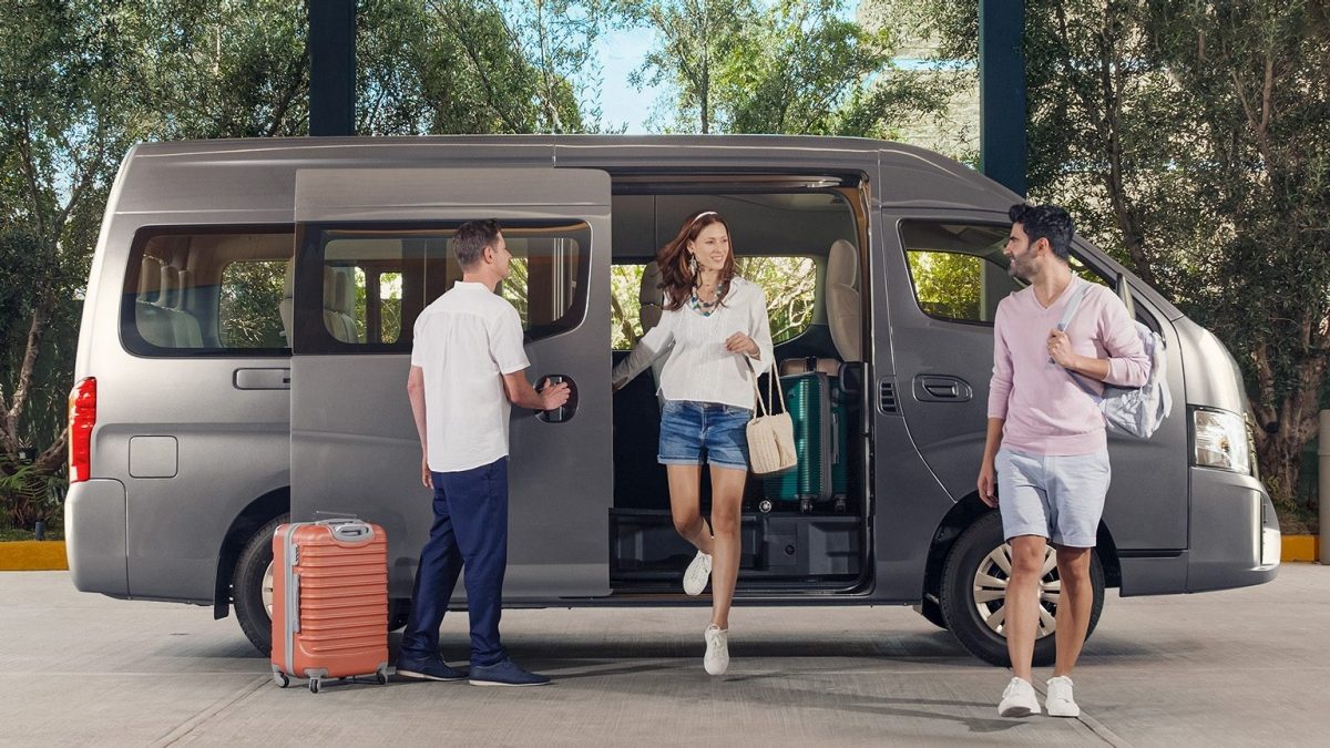 Amplia puerta lateral corrediza