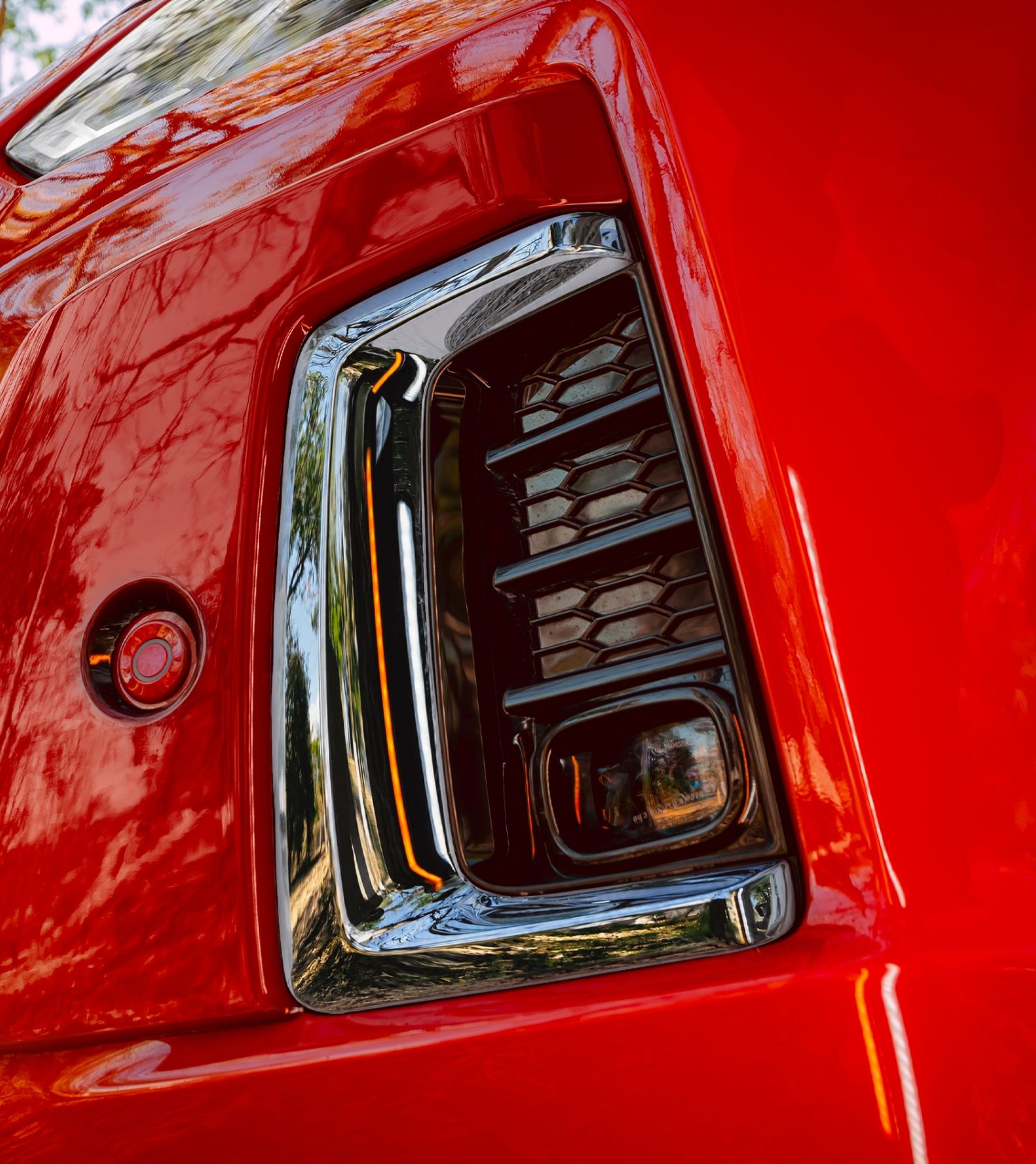 STRIKING FENDER ACCENTS