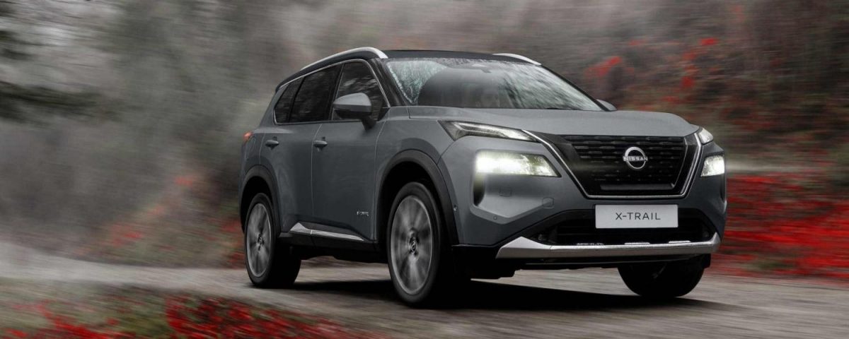 Auto eléctrico Nissan X-Trail ePower en la carretera
