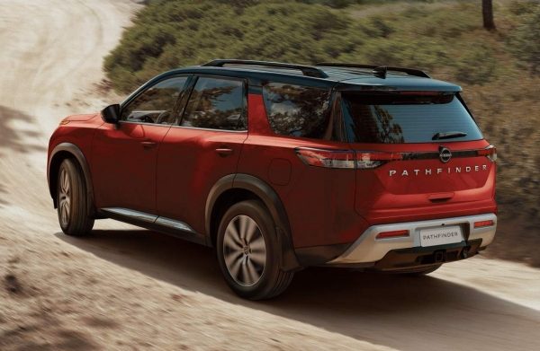 SUV Todorreno Pathfinder avanzando en la arena