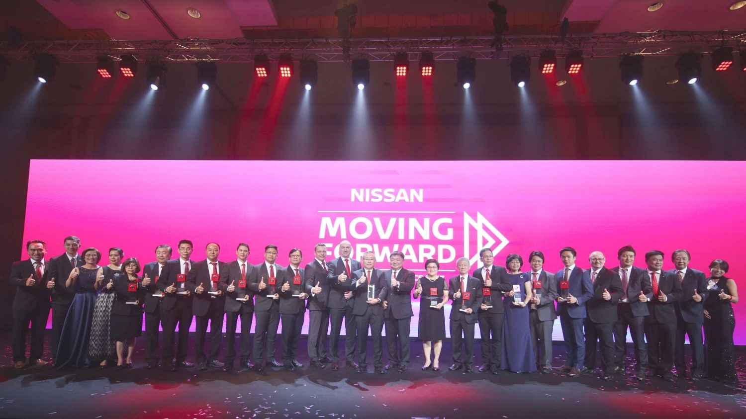 Nissan announces 13 best dealers of 2017 News Nissan Motor Thailand