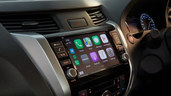 Con Apple Carplay escucha tu playlist favorita a bordo de tu Nissan Frontier 2024