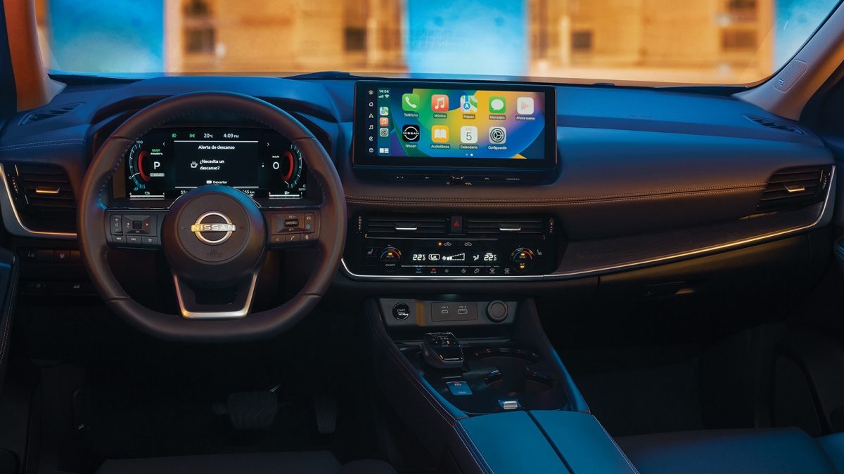 Sistema de audio + NAVI+ BOSE + CarPlay™ y Android Auto™ + radio AM/FM, USB* + (tipo A* 1 y C* 1) pantalla de 12.3”